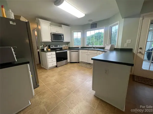 5020 Buckland LN, Bessemer City, NC 28016