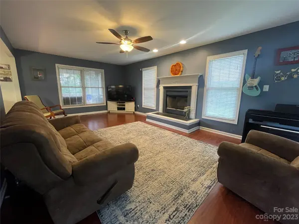 5020 Buckland LN, Bessemer City, NC 28016