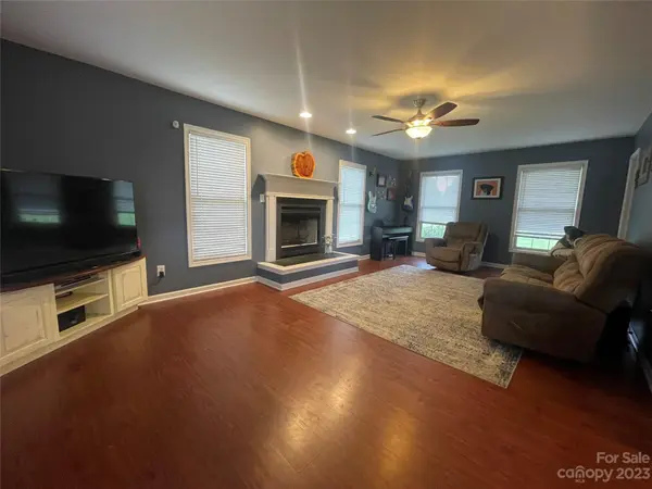 5020 Buckland LN, Bessemer City, NC 28016