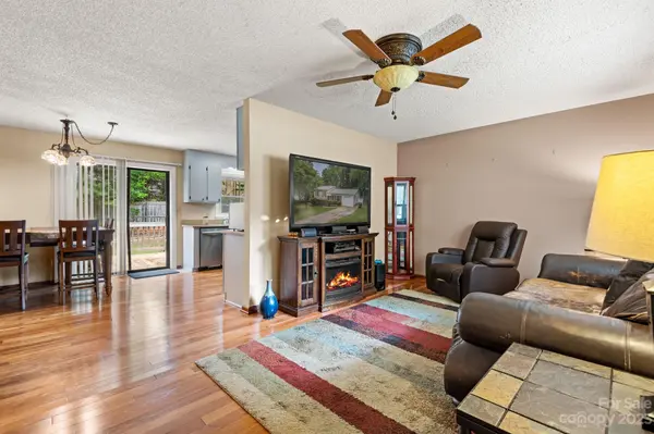 1199 Courtney DR, Hickory, NC 28602
