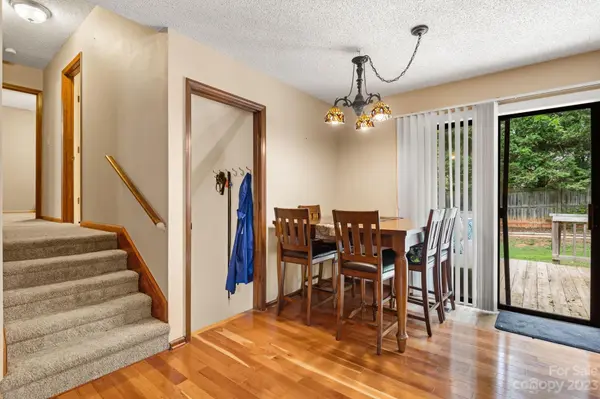 1199 Courtney DR, Hickory, NC 28602
