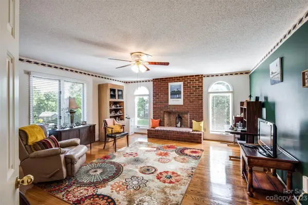 3640 Foxboro LN NE, Hickory, NC 28601
