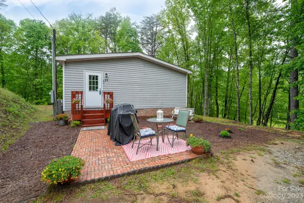 35 Flat Creek DR, Lake Toxaway, NC 28747