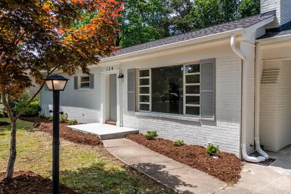 124 28th Avenue DR NW, Hickory, NC 28601
