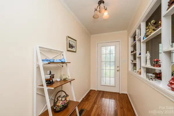 5222 Olde School DR, Hickory, NC 28602