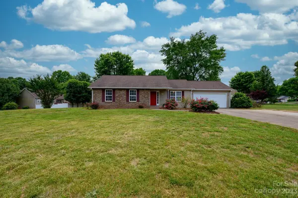 1999 Redberry LN, Conover, NC 28613