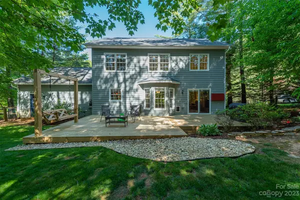17 Bear Knoll DR, Asheville, NC 28805