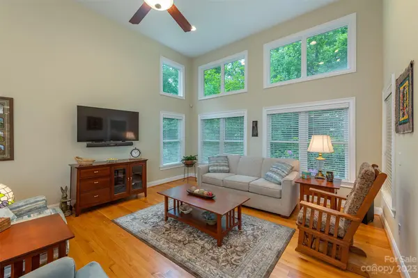 15 Grenadier CT, Candler, NC 28715