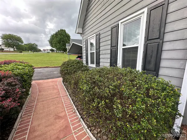 1377 Pear DR, Conover, NC 28613