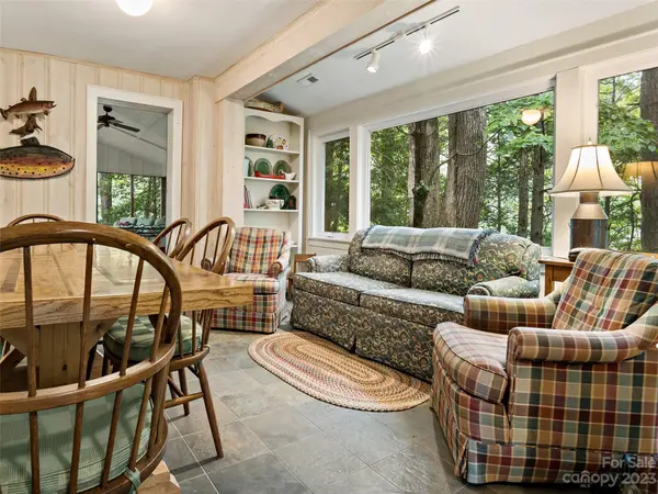 138 Gowan PT, Marion, NC 28752