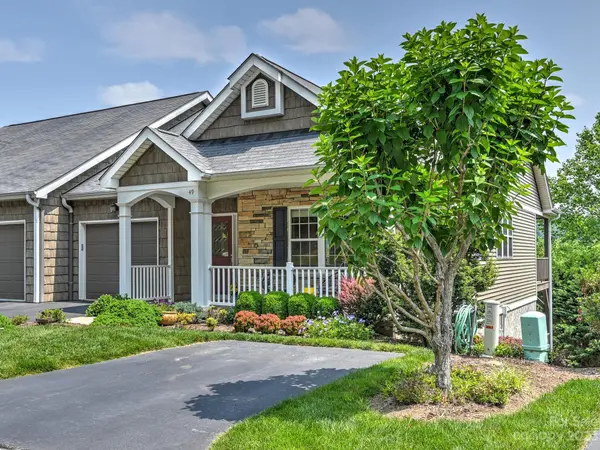 49 Headwater DR, Laurel Park, NC 28739