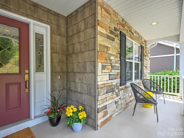49 Headwater DR, Laurel Park, NC 28739