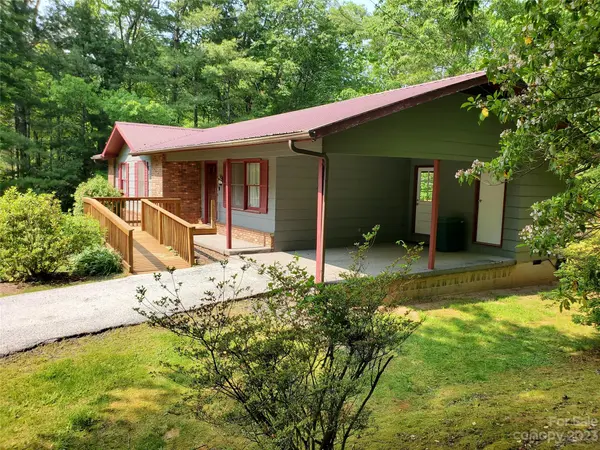 83 Lentz LN, Spruce Pine, NC 28777