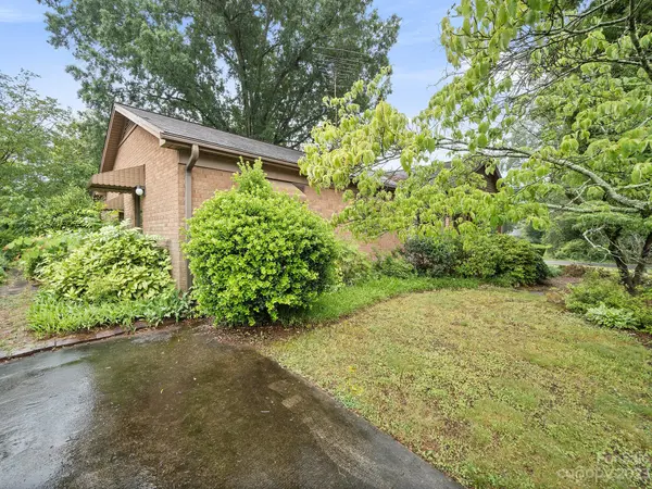 757 S Main AVE, Newton, NC 28658