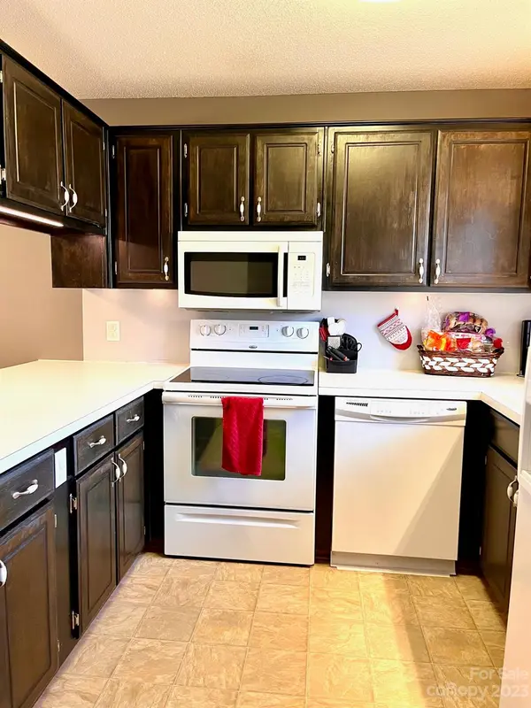 102 Brandywine DR NE #N2, Conover, NC 28613