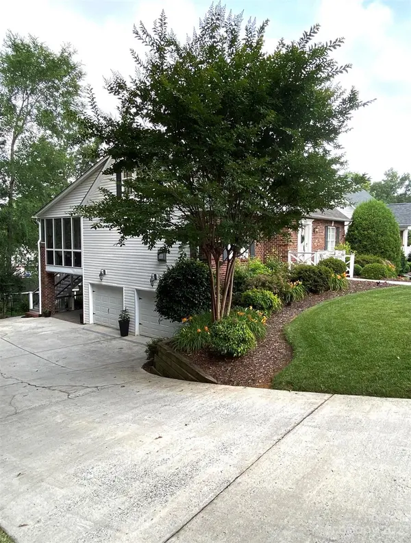 2215 Wednesbury CT, Kannapolis, NC 28083