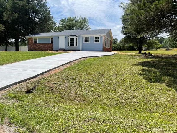 1411 Chancellor DR, Claremont, NC 28610