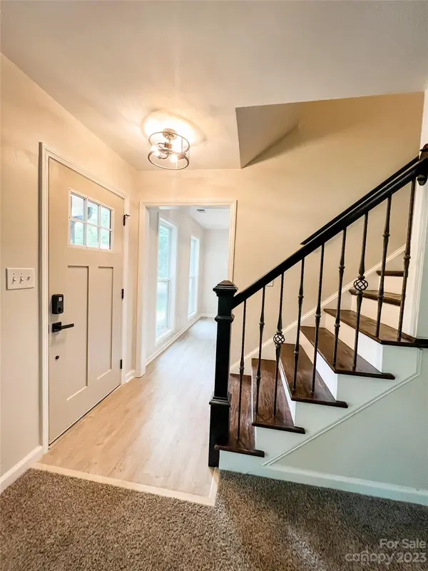 7121 Amarillo DR, Charlotte, NC 28262