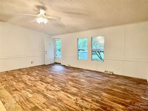 207 Leigh Anne LN, Horse Shoe, NC 28742