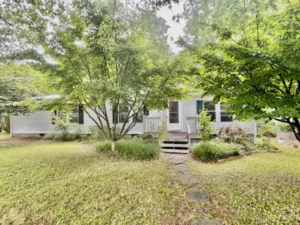 207 Leigh Anne LN,  Horse Shoe,  NC 28742