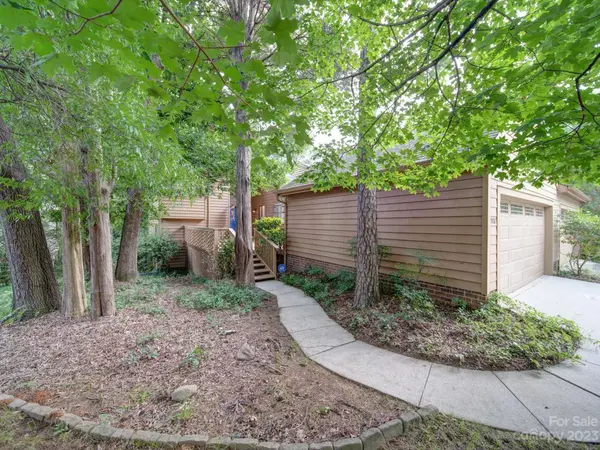 9002 St Croix LN, Charlotte, NC 28277