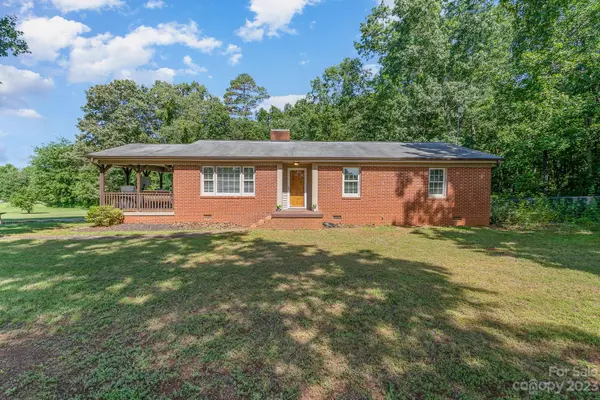 135 Bent Twig DR, Statesville, NC 28677