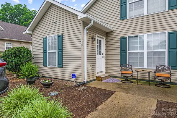 3118/3120 22nd Street LN NE, Hickory, NC 28601