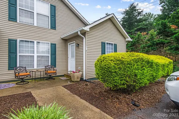 3118/3120 22nd Street LN NE, Hickory, NC 28601