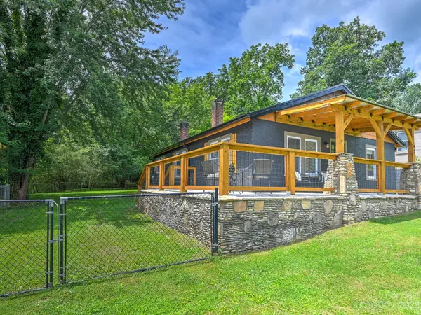 43 Ridgeway AVE, Etowah, NC 28729