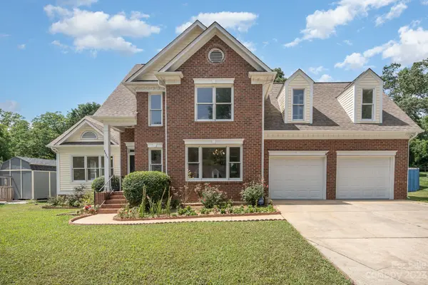 8429 Meadowcroft CT, Charlotte, NC 28215
