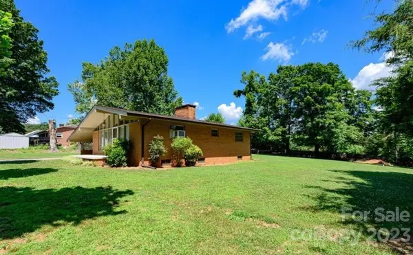 93 Telephone Exchange RD, Hickory, NC 28601