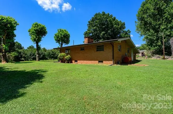93 Telephone Exchange RD, Hickory, NC 28601