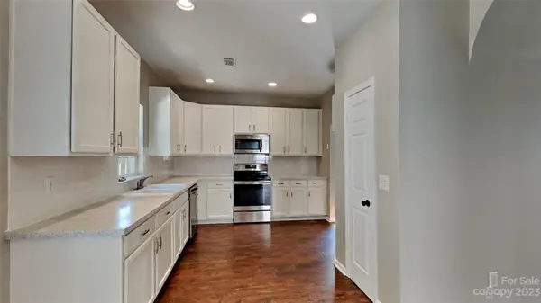6433 Fillian LN, Charlotte, NC 28269