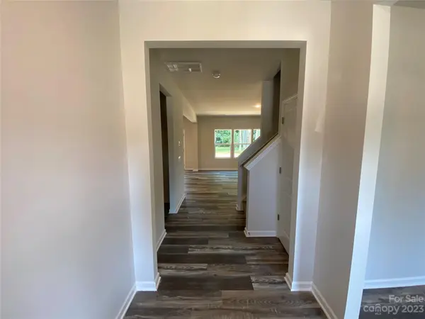 129 Continental DR #100, Mooresville, NC 28117