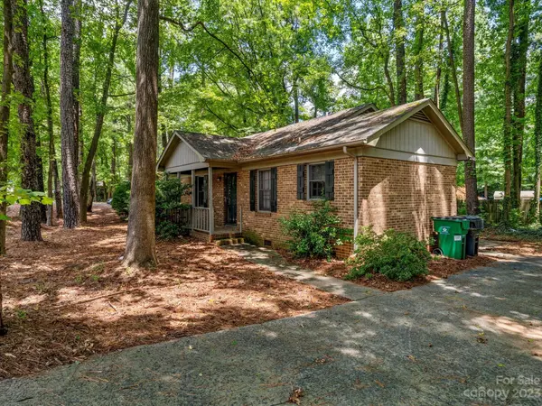1061 Pineborough RD, Charlotte, NC 28212