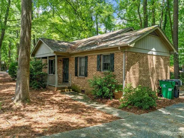 1061 Pineborough RD, Charlotte, NC 28212