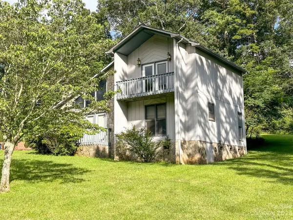 4451 Magnolia LN, Hudson, NC 28638