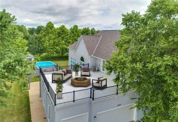 11400 W 176th TER, Overland Park, KS 66221