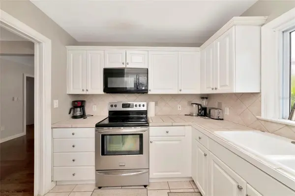 1712 SIESTA DR, Sarasota, FL 34239