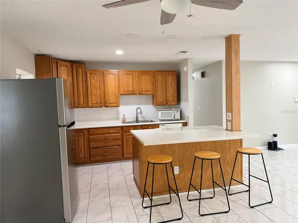 8209 VASSAR CIR, Tampa, FL 33634