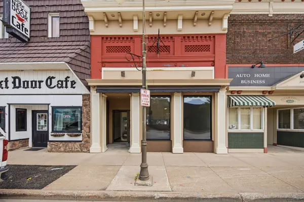 208 S Knowles AVE, New Richmond, WI 54017