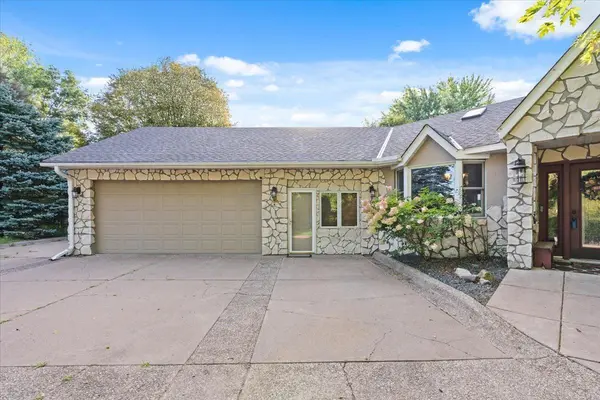 31813 Lakeway DR NE, Cambridge, MN 55008