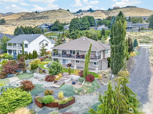 2390 Catalina DR, East Wenatchee, WA 98802