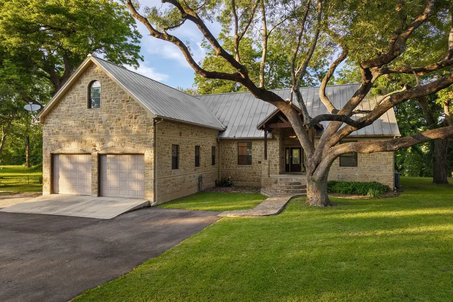 302 Guadalupe River DR, Seguin, TX 78155