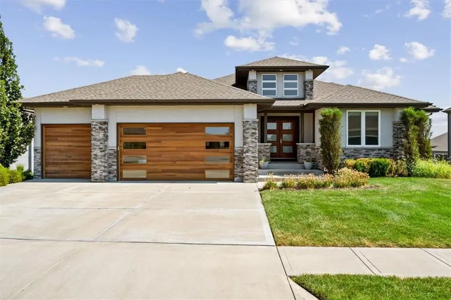 17201 Bradshaw ST, Overland Park, KS 66221