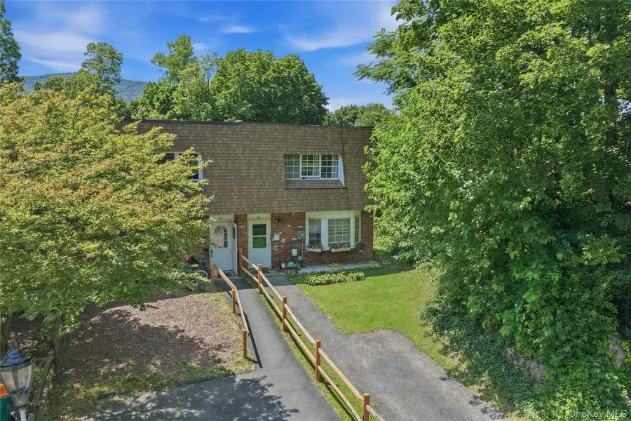 31 Roundtree CT, Beacon, NY 12508