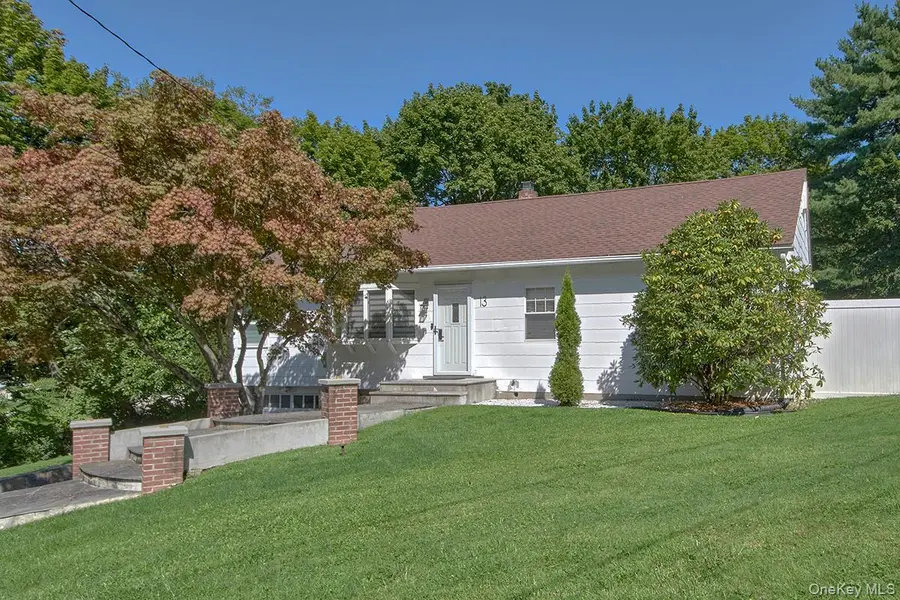 13 Indian TRL, White Plains, NY 10603