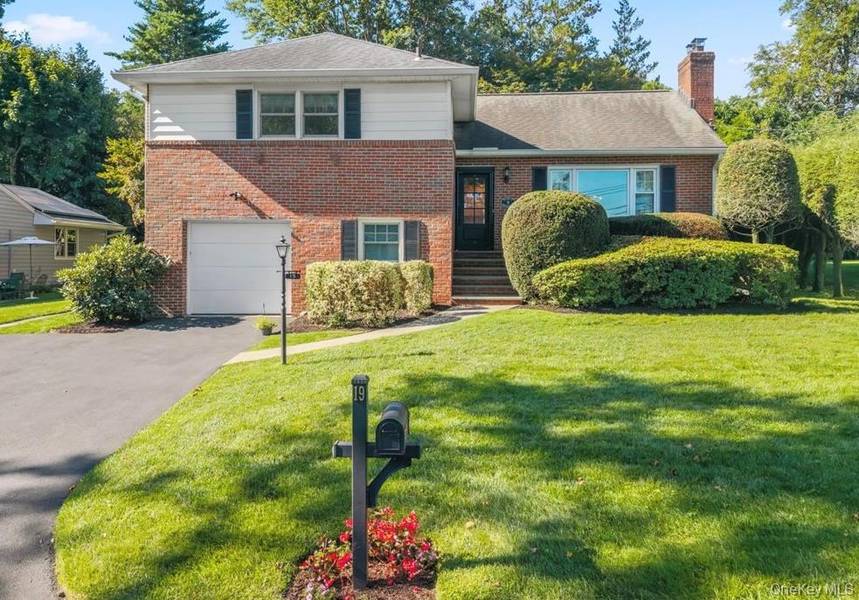 19 Dartmouth TER, White Plains, NY 10607