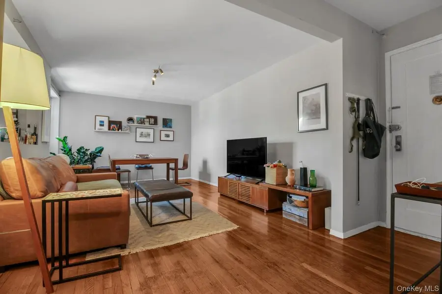 35-40 75th ST #5B, Jackson Heights, NY 11372