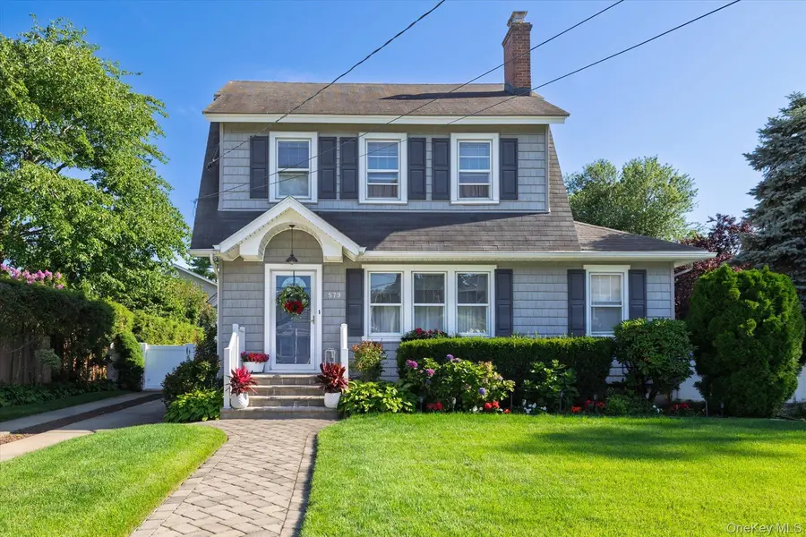 579 Dacosta AVE, Oceanside, NY 11572